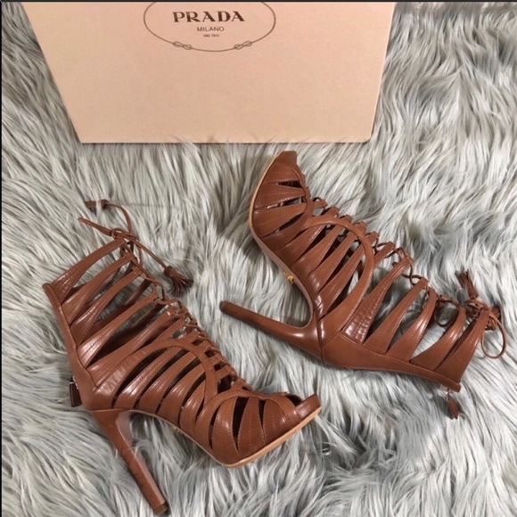 PRADA - Picture 3 of 10